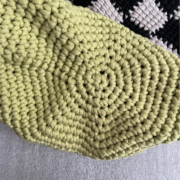 Handmade Crochet Black Gray Checkered WMN Shoulder Bag Green Accent - Picture 4 of 6